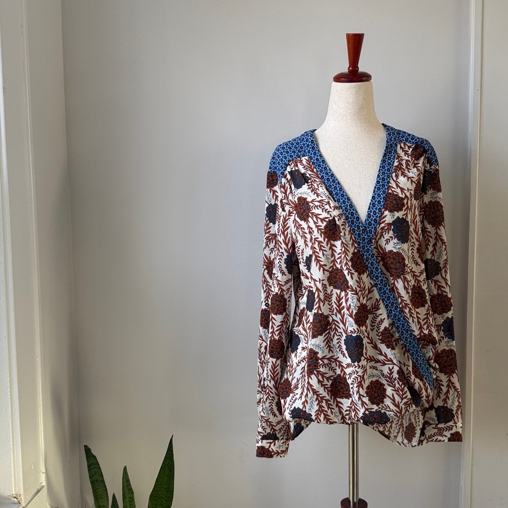 Daniel Rainn Blue and Brown Floral Blouse Size Medium Long sleeve Wrap Top
